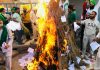किसान विरोधी कानूनों की प्रतियां जलाई गईं