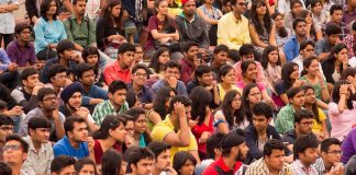 आज का युवा कहां खड़ा है