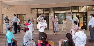 टैक्स वृद्धि के खिलाफ प्रदर्शन