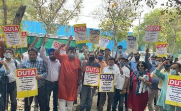 दिल्ली वि.वि. के शिक्षकों ने निकाली प्रतिरोध रैली