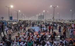 सड़क पर मोर्चा