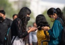 सोशल मीडिया ने दिखाई ताकत