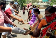 दिल्ली में ये भी हैं और वे भी हैं