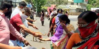 दिल्ली में ये भी हैं और वे भी हैं