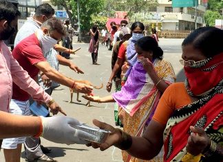 दिल्ली में ये भी हैं और वे भी हैं