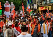 क्या कर रहे हैं करोना काल में भाजपा नेता