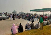 उप्र में 5 टोल प्लाजा पर किसानों का धरना, कहा – कृषि कानून वापस लो