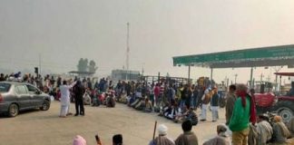 उप्र में 5 टोल प्लाजा पर किसानों का धरना, कहा – कृषि कानून वापस लो