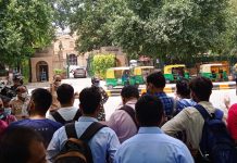 उत्तर रेलवे के दफ्तर पर अभ्यर्थियों का धरना