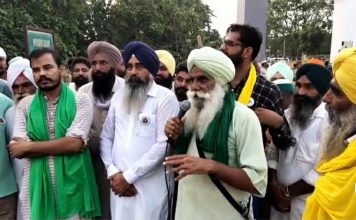किसानों पर राजद्रोह के केस के खिलाफ अनशन