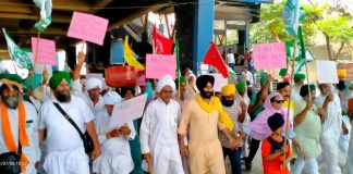 देश के लोकतंत्र की भी आवाज बनता किसान आंदोलन – योगेन्द्र यादव