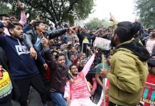 देश बड़ी बेताबी से विकल्प की तलाश में है – योगेन्द्र यादव