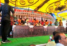 बड़वानी में भारी बारिश के बावजूद हुई जन संसद, उमड़ा जन सैलाब