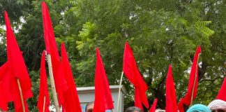 किसानों के समर्थन में श्रमिक संगठनों ने किया प्रदर्शन