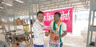 किसान आंदोलन के समर्थन में पदयात्रा कर रहे नागराज का इंदौर में स्वागत