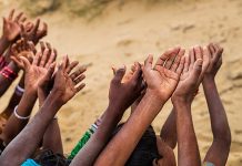 क्या कभी भूख से लड़ने के भी सौ करोड़ टीके लगाने पड़ेंगे?