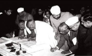 संविधान की मंजिल और रास्ते की दुश्वारियां