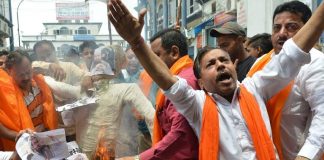 पटाखों से मत लड़ो !