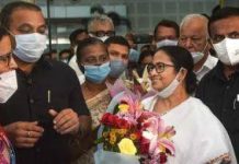 ममता बनर्जी किसका खेल खेल रही हैं?