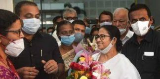 ममता बनर्जी किसका खेल खेल रही हैं?