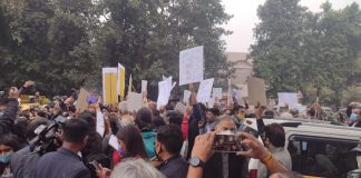 संसद में प्रवेश पर रोक के खिलाफ पत्रकारों ने खोला मोर्चा