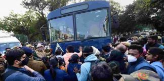 डॉक्टरों पर पुलिस कार्रवाई की निन्दा