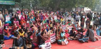 शराब की बिक्री बढ़ाने में जुटी केजरीवाल सरकार, स्वराज इंडिया ने जताया विरोध