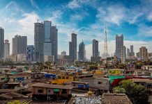 करोड़ों लोगों की बर्बादी के बीच विलासिता के टापू