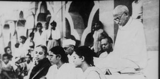 गांधी हत्या की कोशिश कई बार की गयी जो 30 जनवरी 1948 को सफल हो पायी