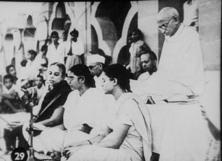 गांधी हत्या की कोशिश कई बार की गयी जो 30 जनवरी 1948 को सफल हो पायी