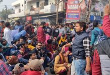 रोजगार मांग रहे छात्रों पर मुकदमे, कानूनी मदद करेगा युवा हल्लाबोल