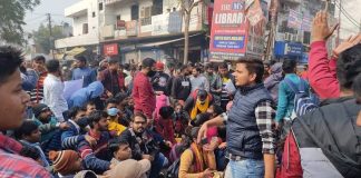 रोजगार मांग रहे छात्रों पर मुकदमे, कानूनी मदद करेगा युवा हल्लाबोल