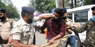 युवाओं ने सरकार द्वारा गठित रेल अफसरों की कमिटी को खारिज किया