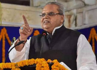 मलिक क्यों इतने मुखर हैं?