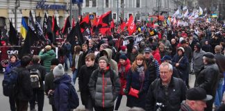 यूक्रेन पर हमले के खिलाफ रूस के दर्जनों शहरों में प्रदर्शन