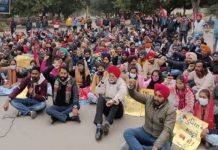 मोहाली में धरना दे रहे मजदूरों को गुंडों से मिल रही धमकियां