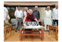 एक उत्सवधर्मी कवि का प्रतिरोध