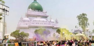 हिन्दू-मुस्लिम एकता की मिसाल है देवा शरीफ की अनोखी होली