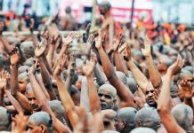 भेड़िए हाँक रहे भेड़ों के काफिले!