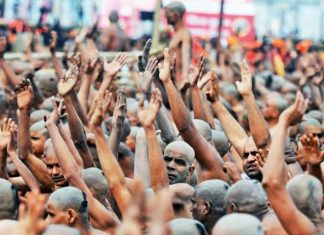 भेड़िए हाँक रहे भेड़ों के काफिले!