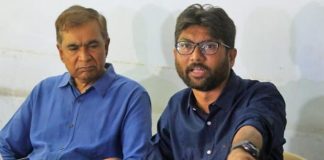 जिग्नेश मेवाणी की गिरफ्तारी से आहत गुजरात के दलित 1 मई को लाइट बंद कर करेंगे विरोध