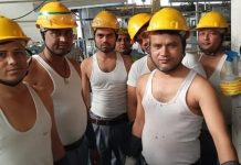 मजदूरों का फैक्ट्री में शर्ट उतारना पड़ा महँगा; मैनेजमेंट ने अनुशासनहीनता का नोटिस थमाया