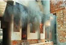 उप्र में अंतरधार्मिक विवाह के मामले में हिंदुत्ववादी भीड़ ने मुस्लिम शख्स के घर को आग लगायी