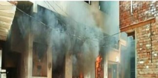 उप्र में अंतरधार्मिक विवाह के मामले में हिंदुत्ववादी भीड़ ने मुस्लिम शख्स के घर को आग लगायी