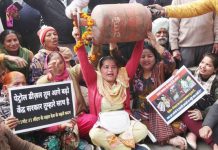 ईंधन की कीमत : गरीबों पर कर, अमीरों को सबसिडी