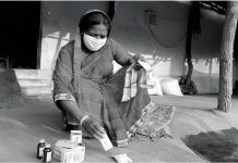 कोविड-19 का असर, आशा और आँगनवाड़ी कर्मियों में बढ़ा तनाव