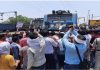यात्री ट्रेनें बंद करने का विरोध, मालगाड़ी रोककर जताया रोष