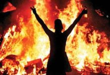 साम्प्रदायिकता के इस उन्माद को रोकेगा कौन