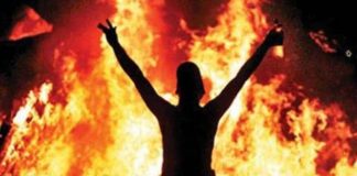 साम्प्रदायिकता के इस उन्माद को रोकेगा कौन