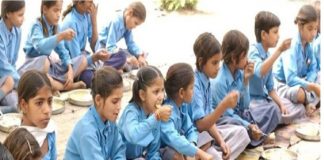 बच्चों को कौन सिखा रहा दलित-सवर्ण में अंतर